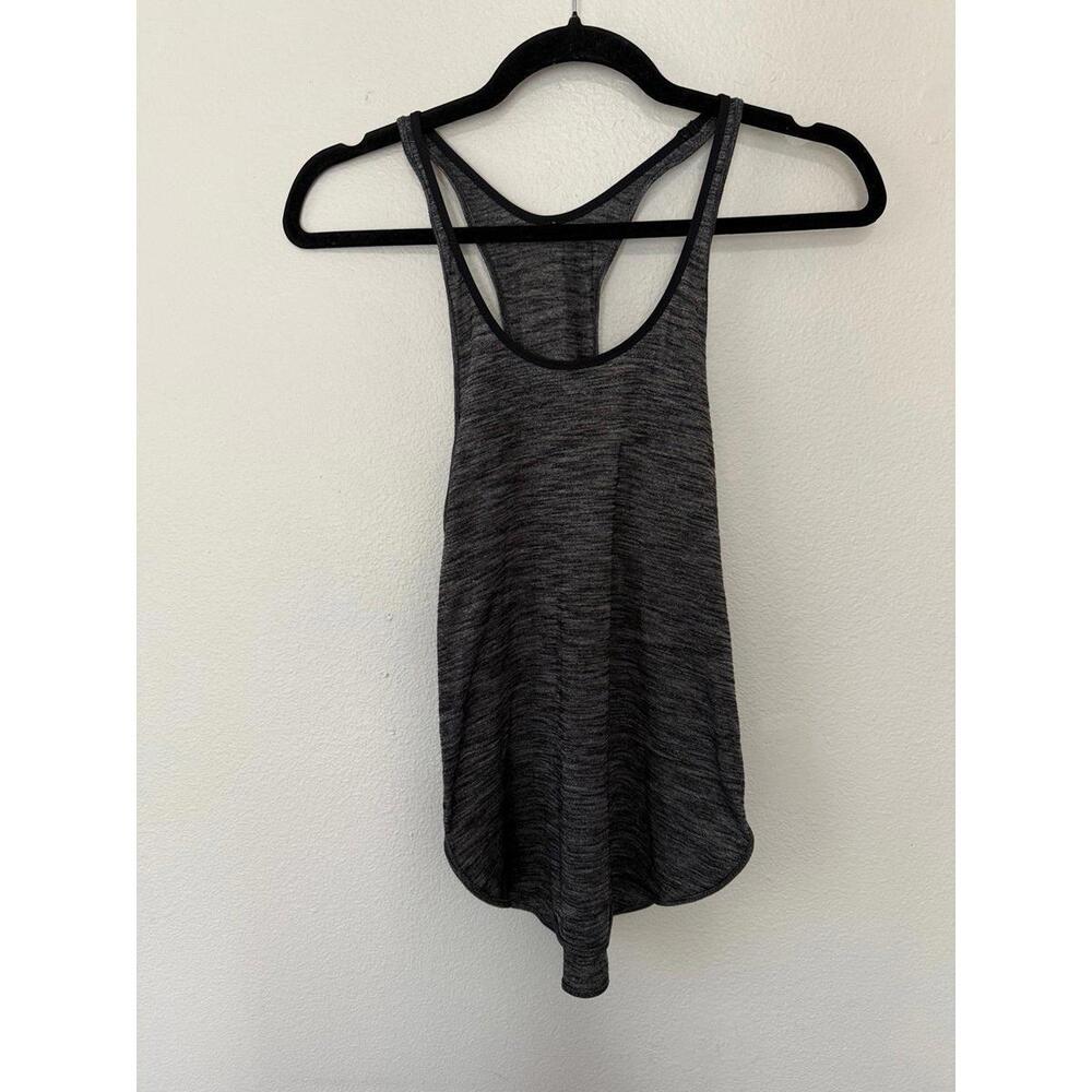 Lululemon tank top best fits a 2-4